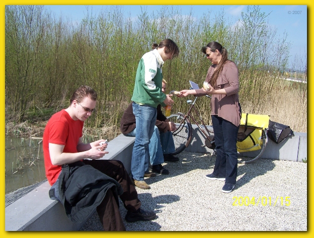 599x448 pixels (279K)